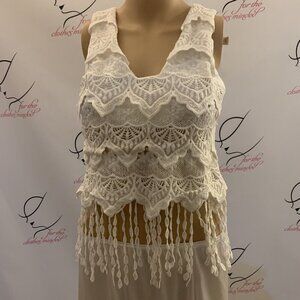San Joy. Size Small. Lace Tiered Overlay Sleeveless Fringed Top. B22.